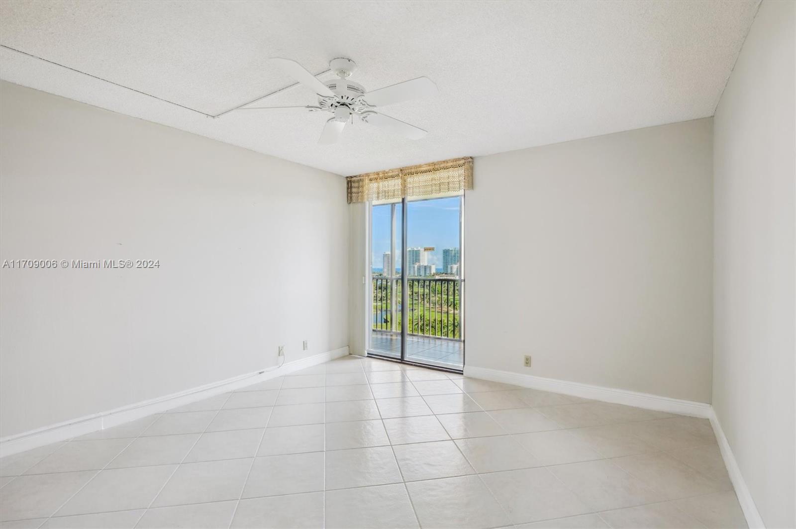 20335 W Country Club Dr # 1606
