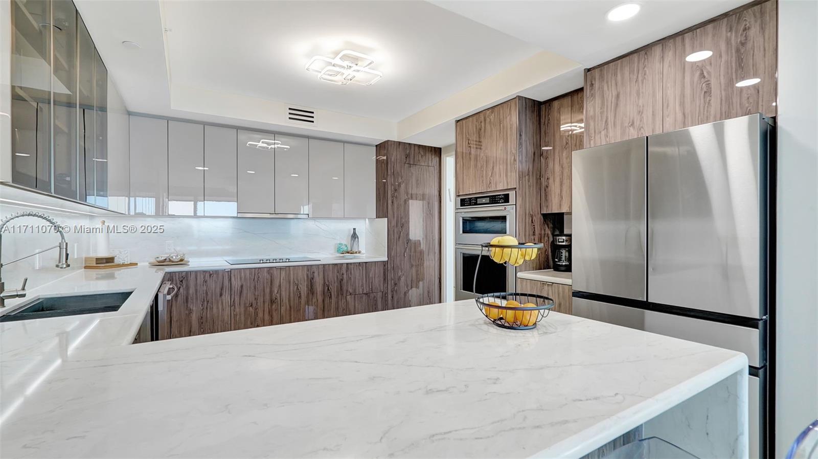 20201 E Country Club Dr Unit: PH2702
