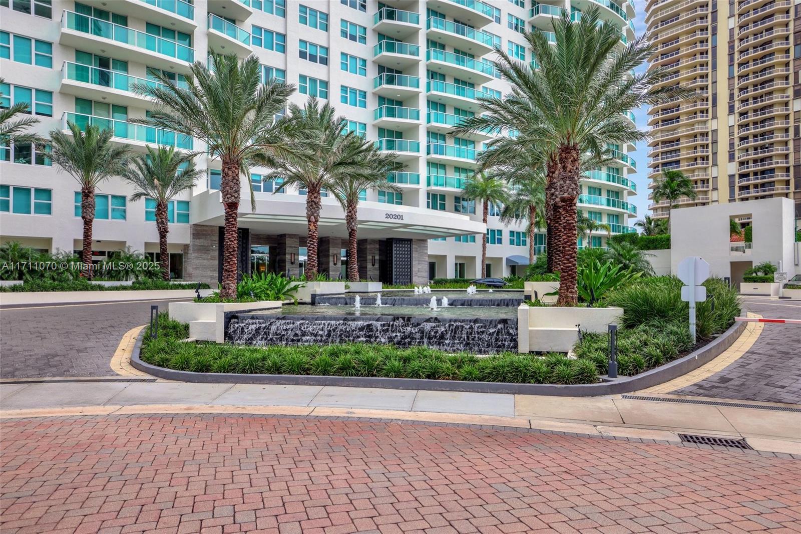 20201 E Country Club Dr Unit: PH2702