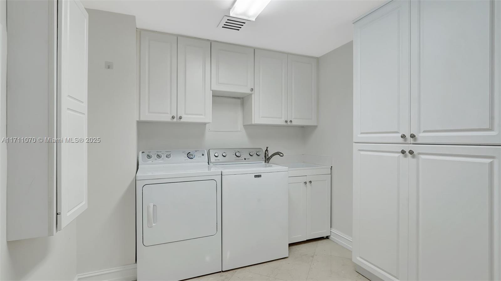 20201 E Country Club Dr Unit: PH2702
