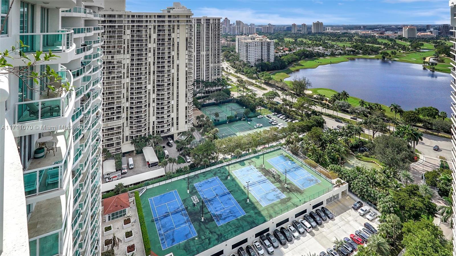 20201 E Country Club Dr Unit: PH2702