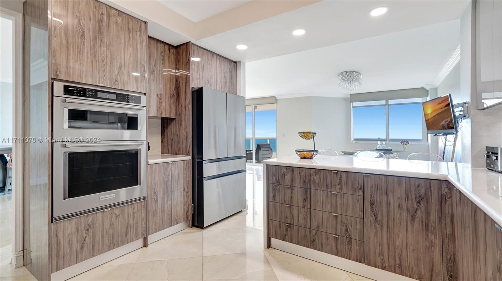 20201 E Country Club Dr Unit: PH2702
