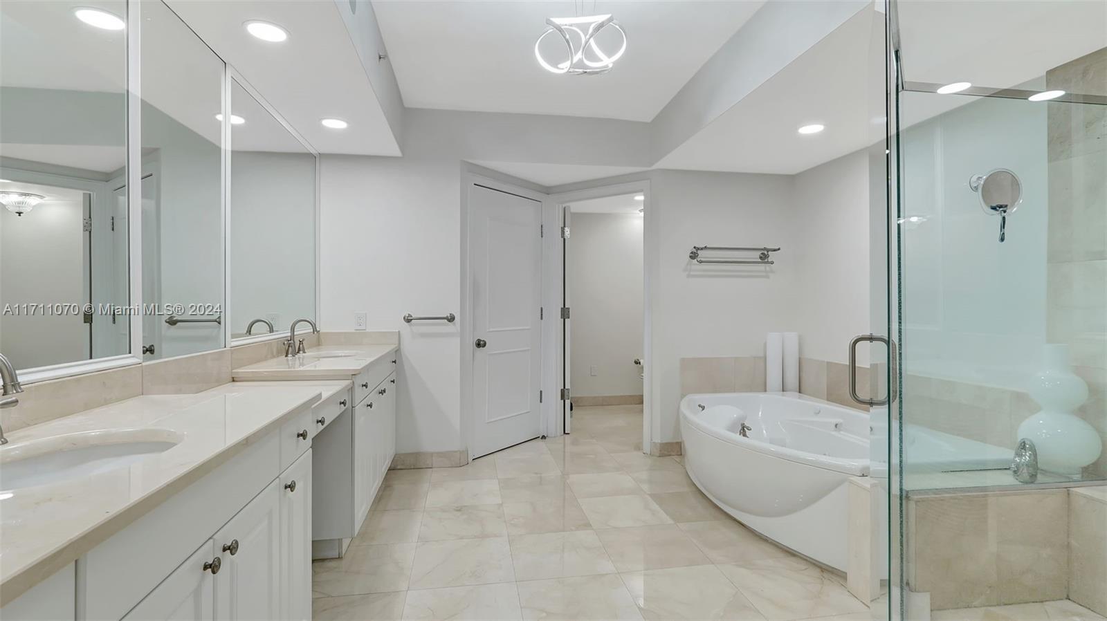 20201 E Country Club Dr Unit: PH2702