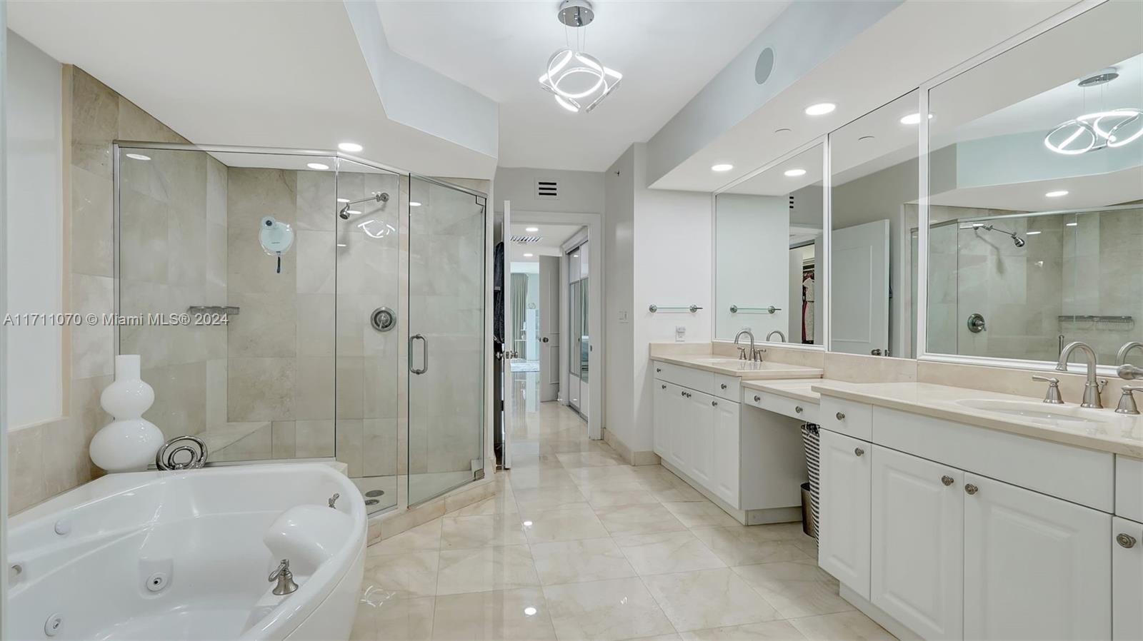 20201 E Country Club Dr Unit: PH2702