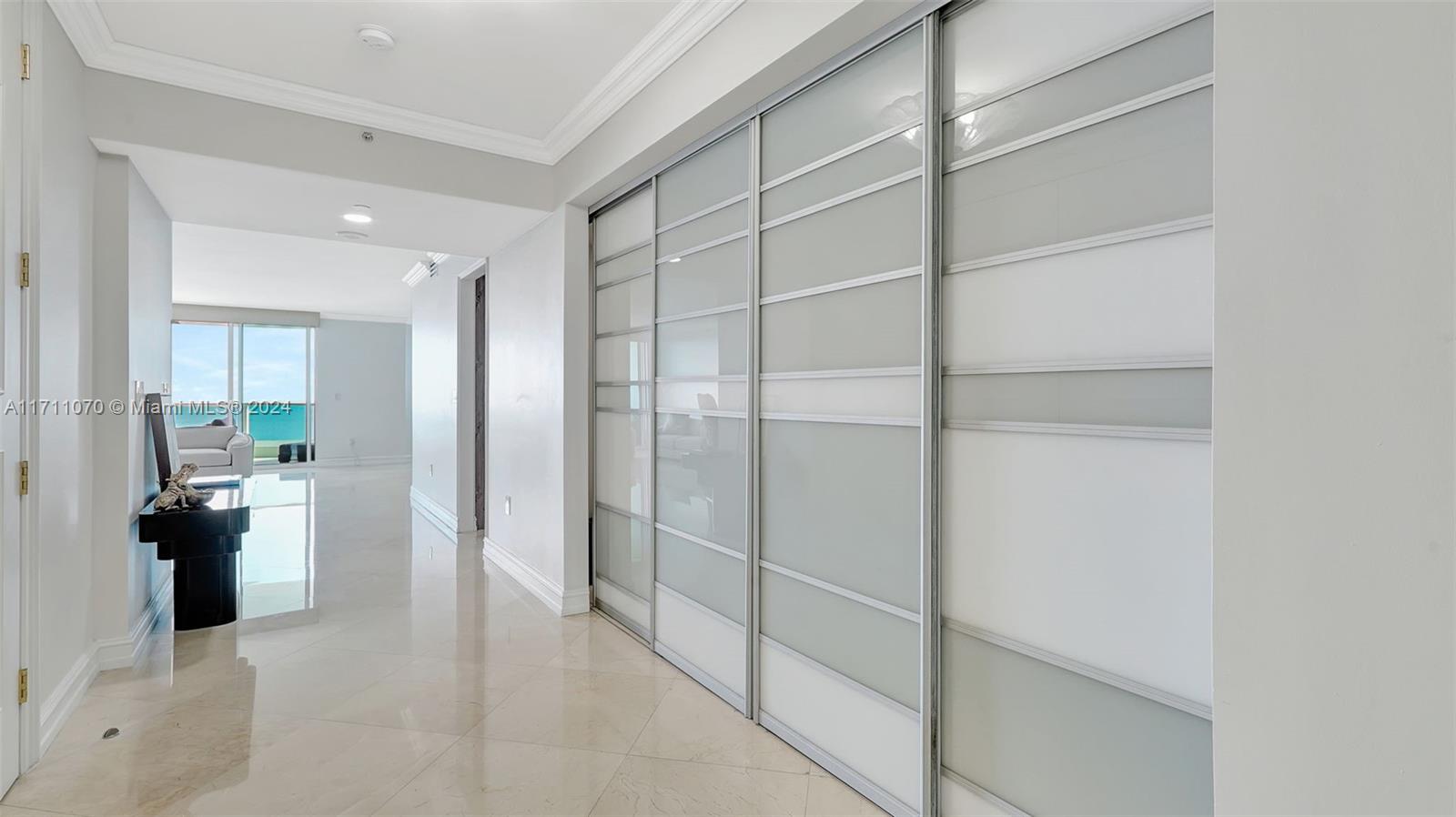 20201 E Country Club Dr Unit: PH2702