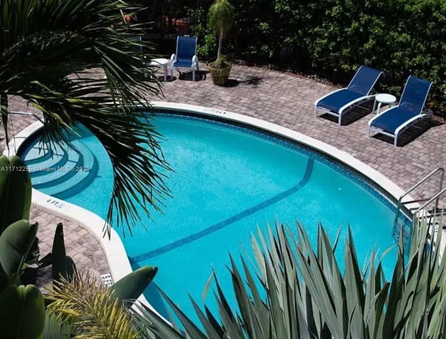 1100 NE 9th Ave # 305