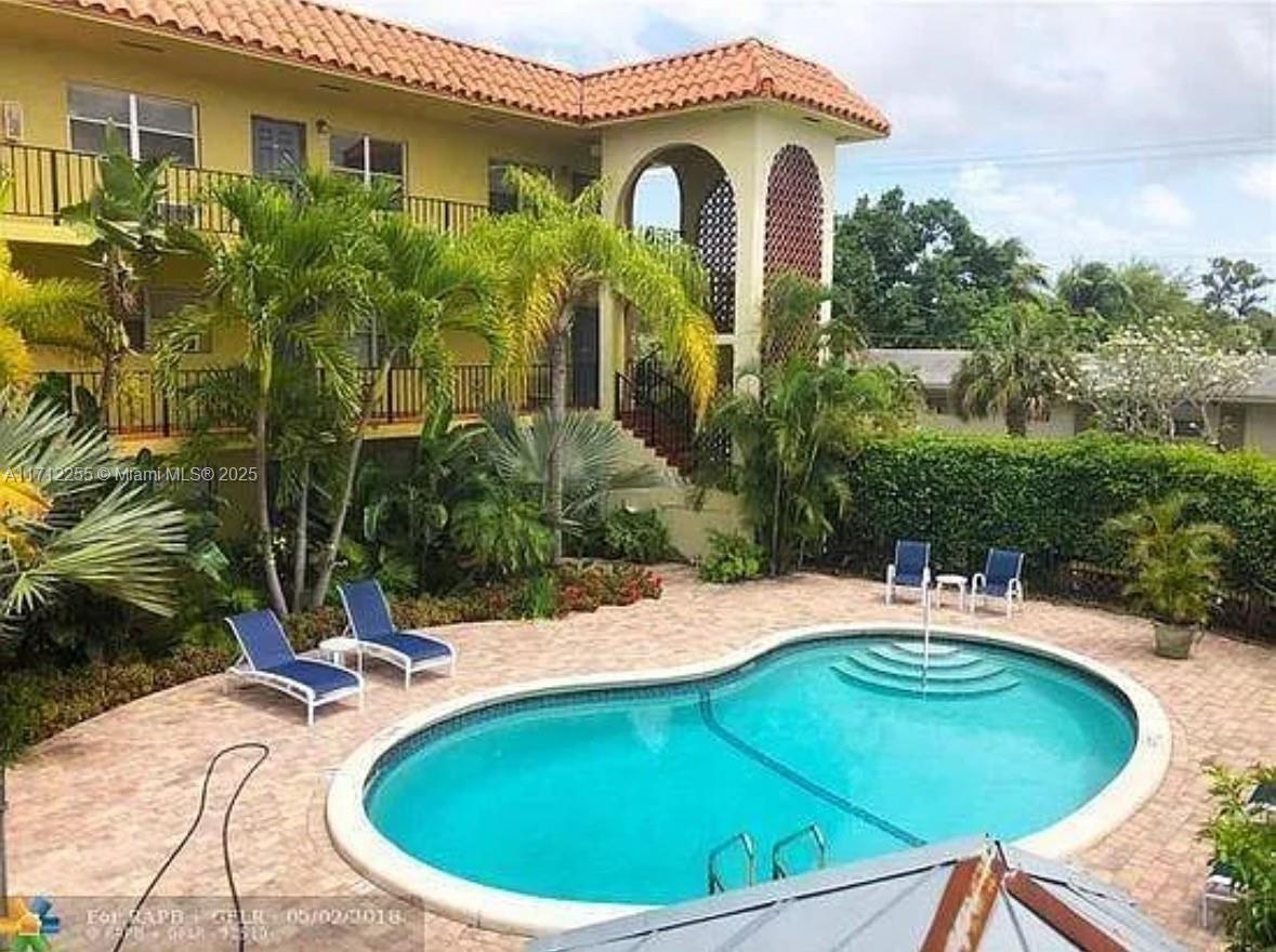 1100 NE 9th Ave # 305