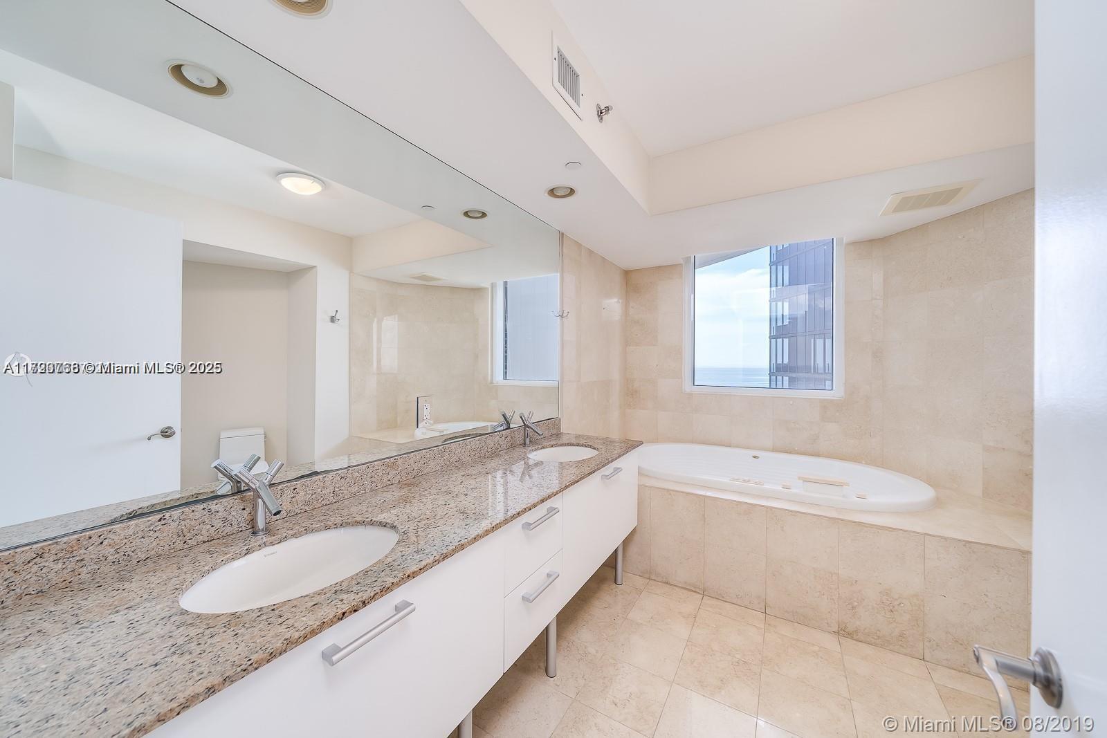 17201 Collins Ave # 1605