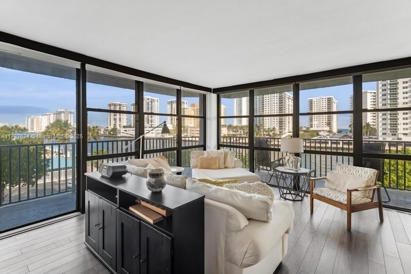 800 Parkview Dr # 421