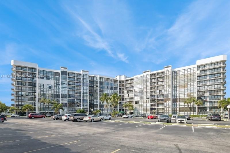 800 Parkview Dr # 421