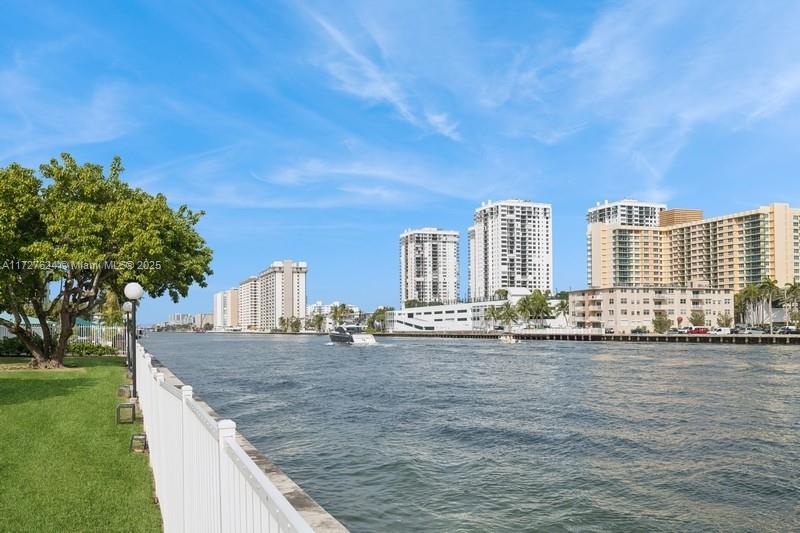 800 Parkview Dr # 421