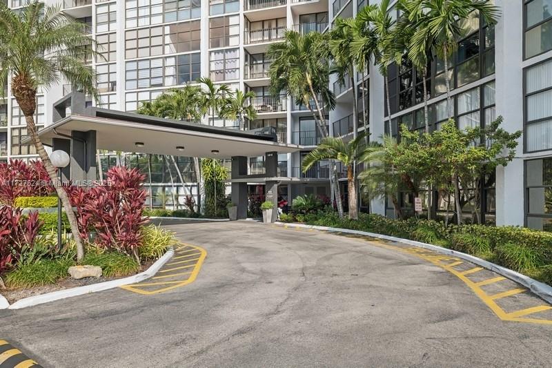 800 Parkview Dr # 421