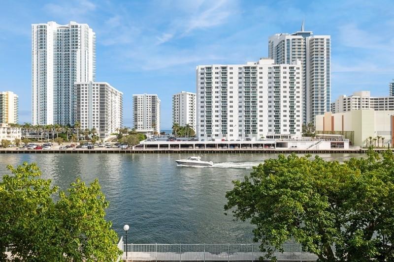 800 Parkview Dr # 421