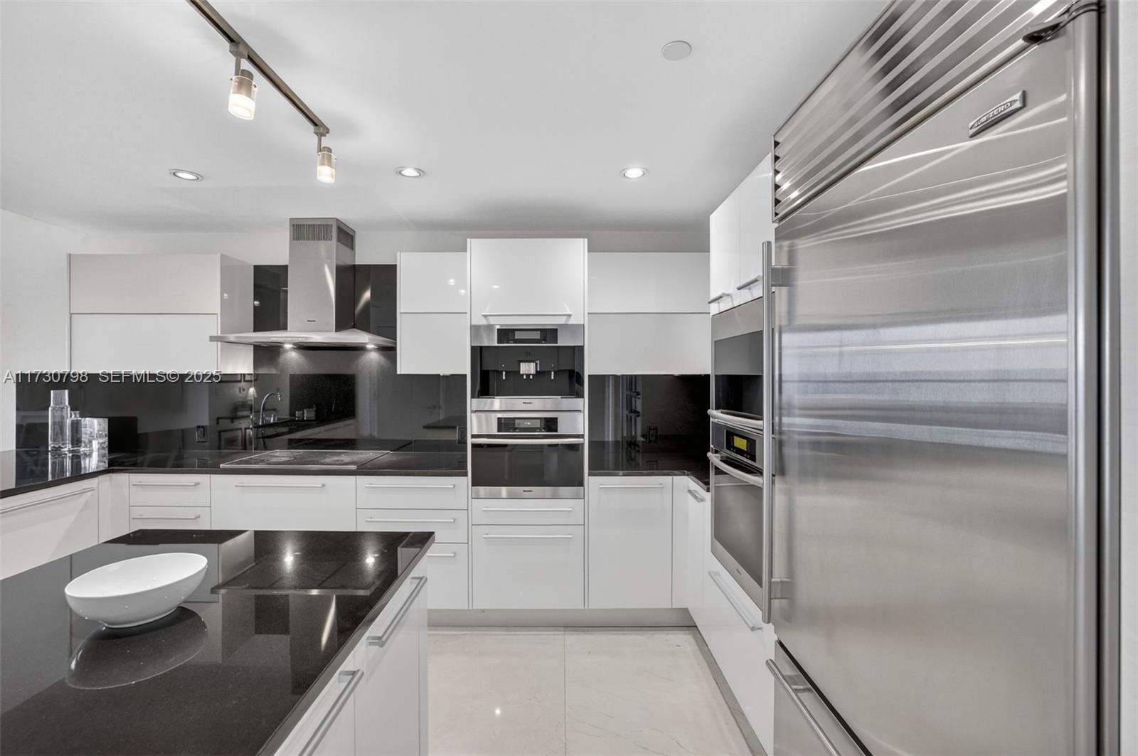 17121 Collins Ave # 3905