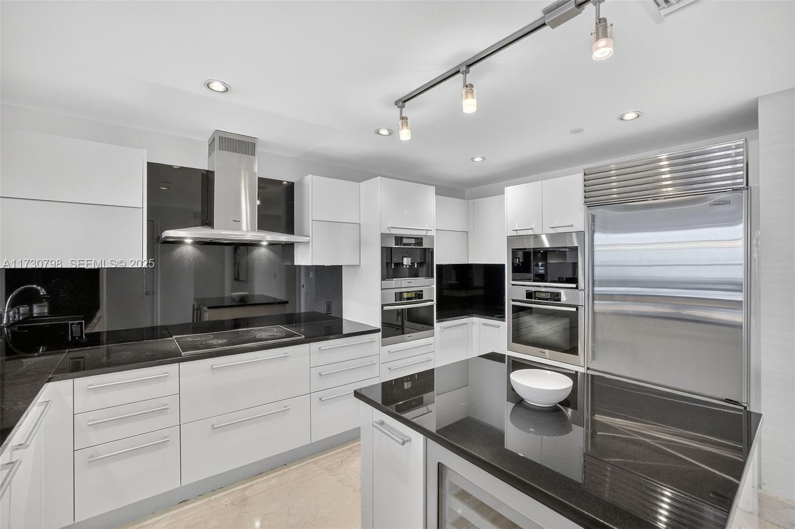 17121 Collins Ave # 3905