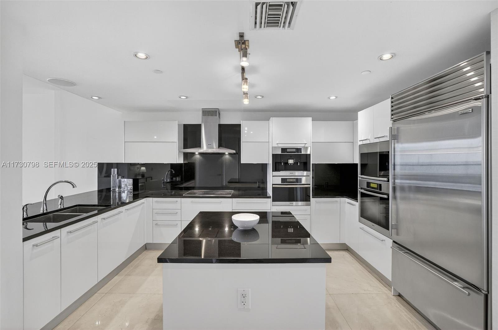 17121 Collins Ave # 3905