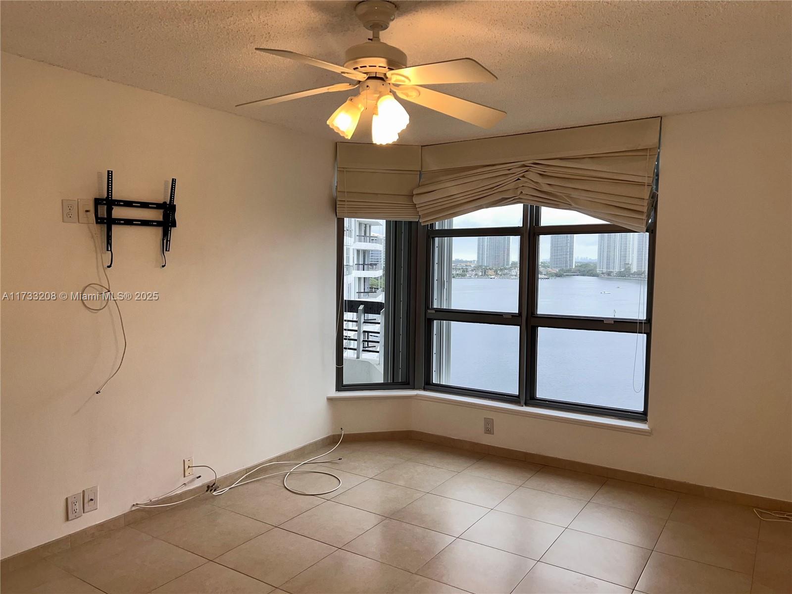 3530 Mystic Pointe Dr # 1004