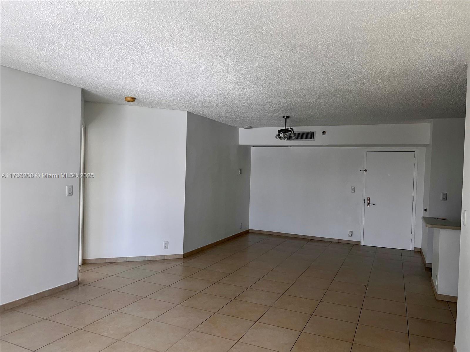 3530 Mystic Pointe Dr # 1004