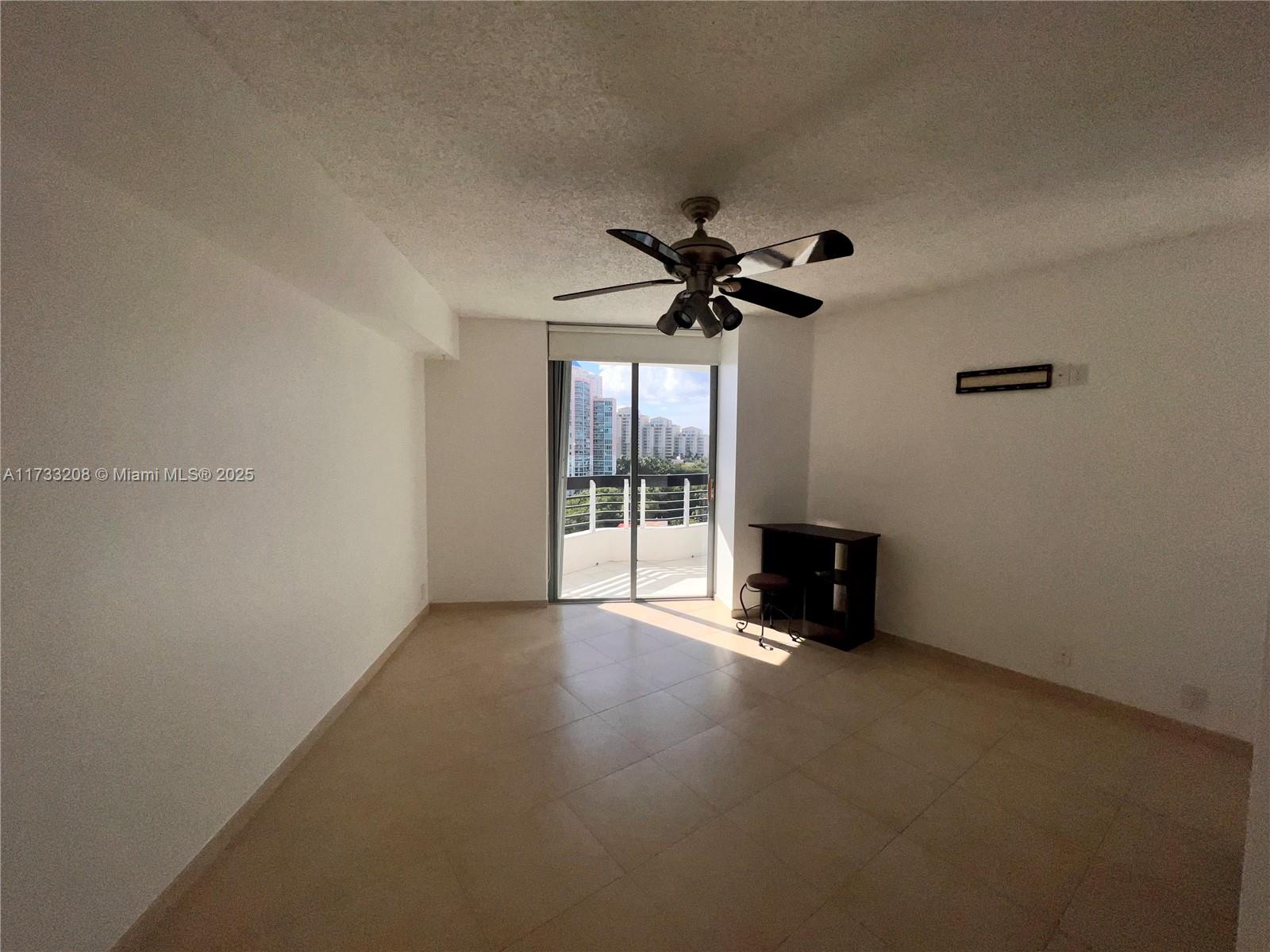 3530 Mystic Pointe Dr # 1004