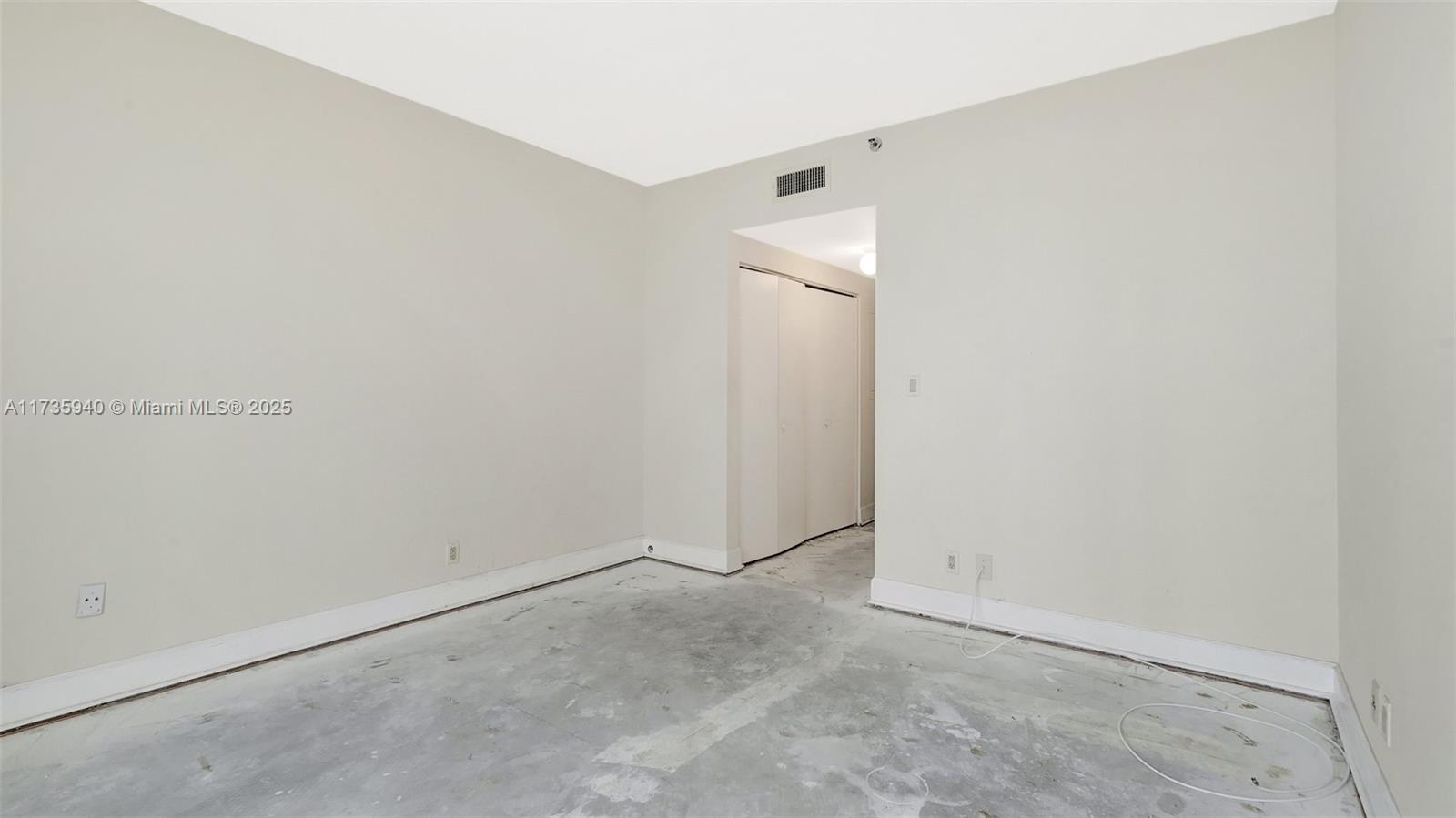 20281 E Country Club Dr # 407