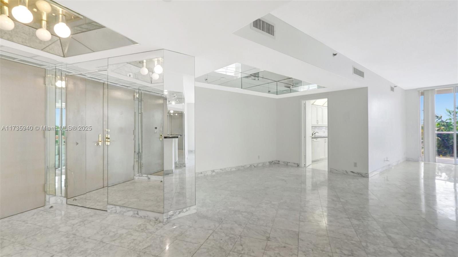 20281 E Country Club Dr # 407