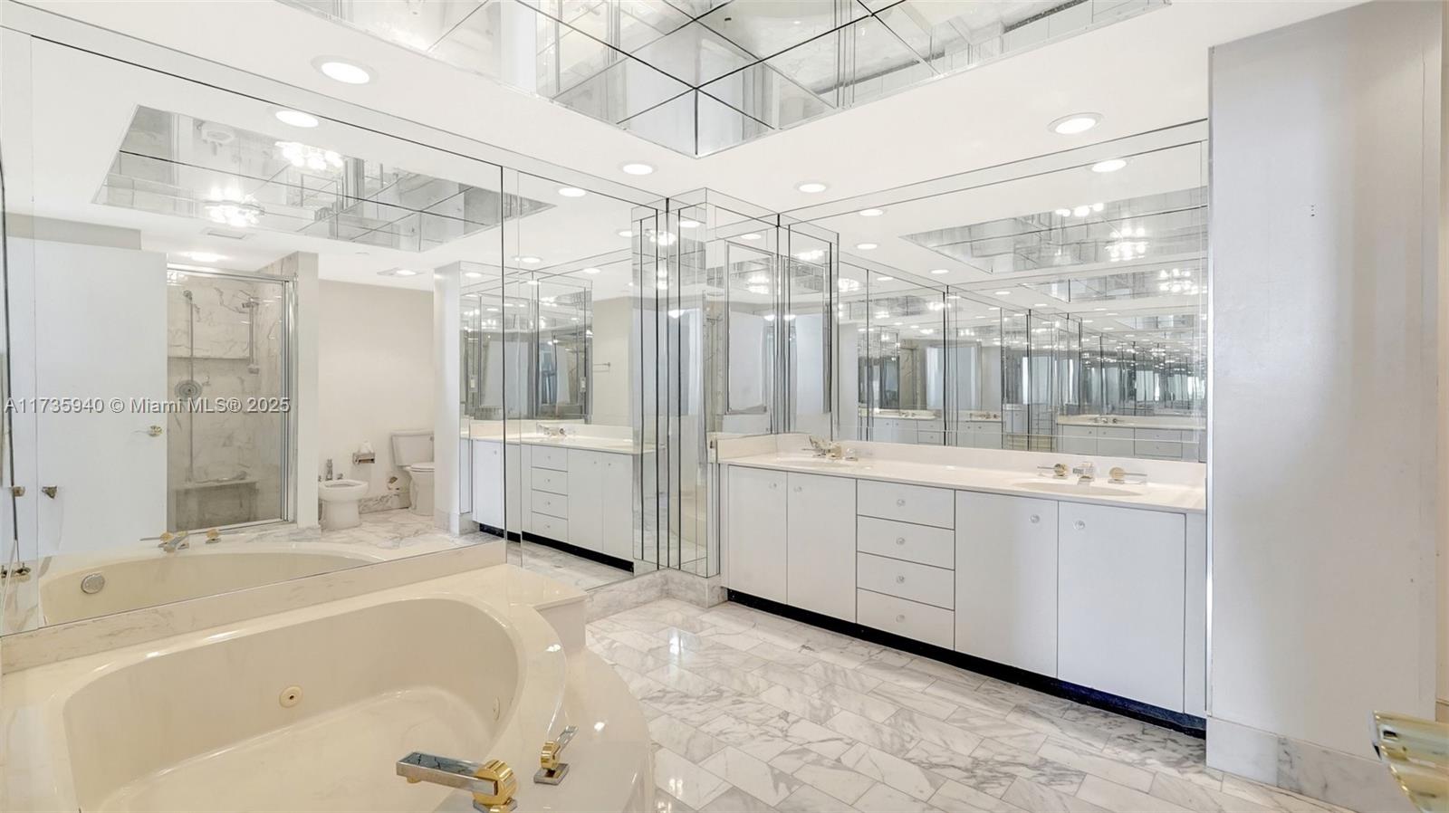 20281 E Country Club Dr # 407