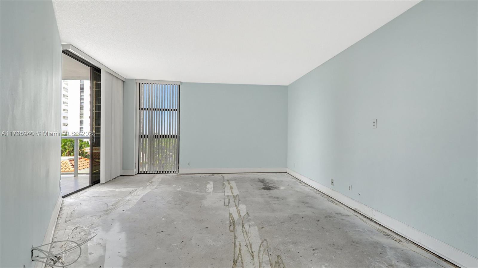 20281 E Country Club Dr # 407