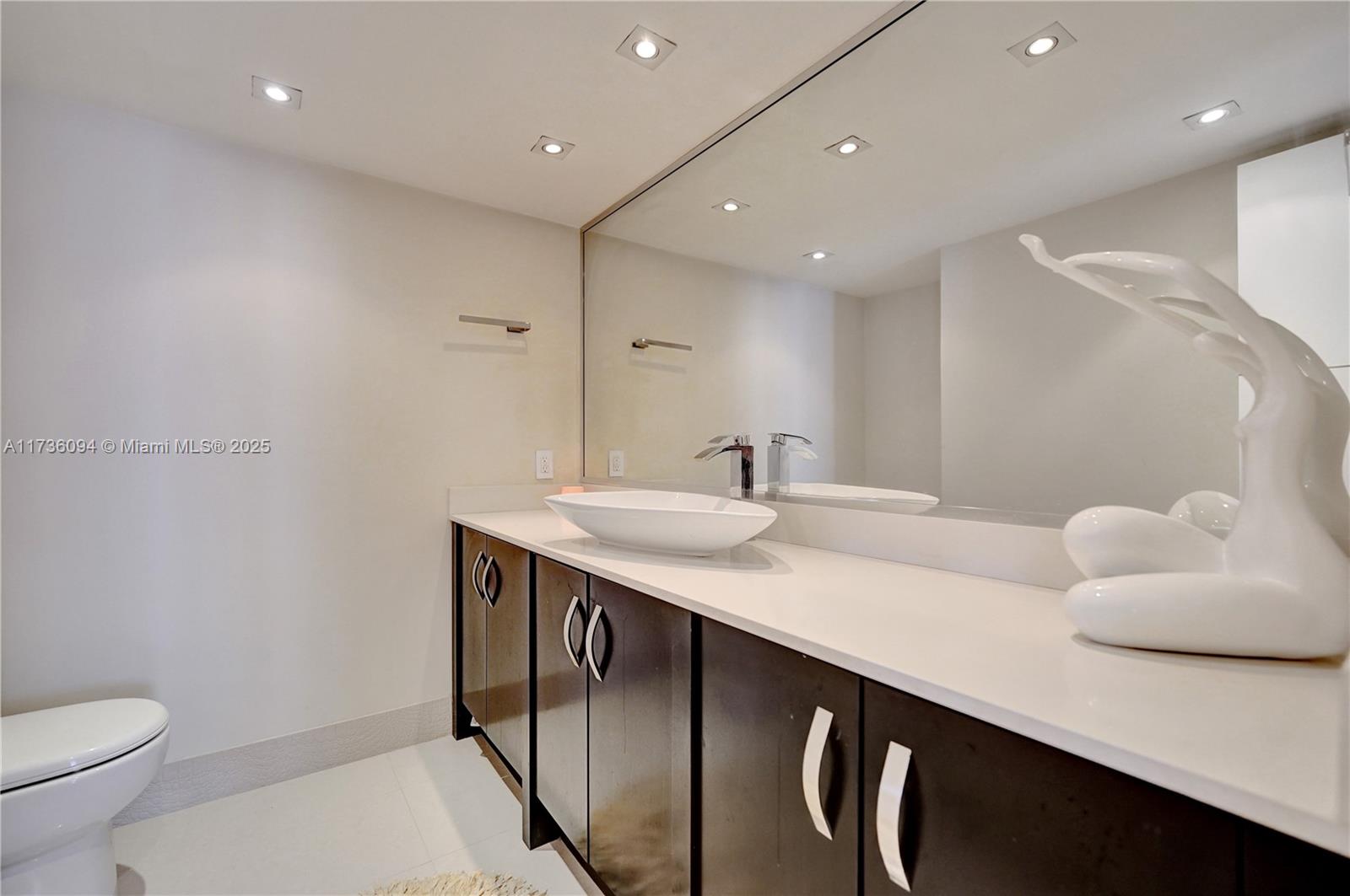 2751 S Ocean Dr # 908S