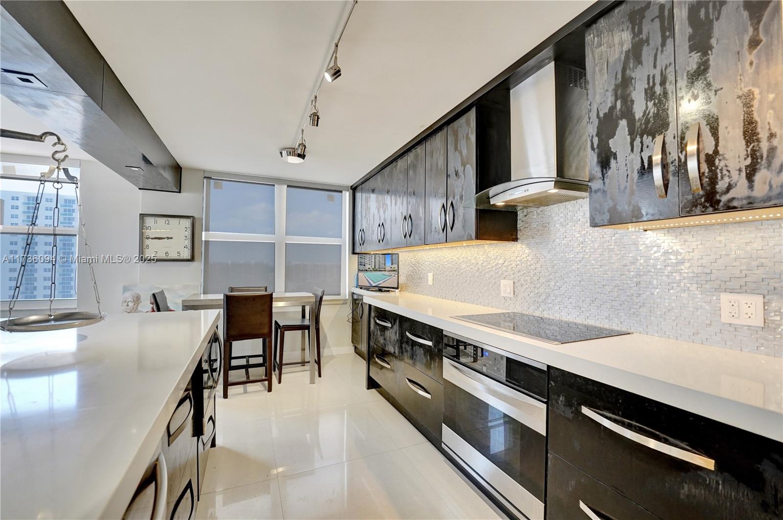 2751 S Ocean Dr # 908S