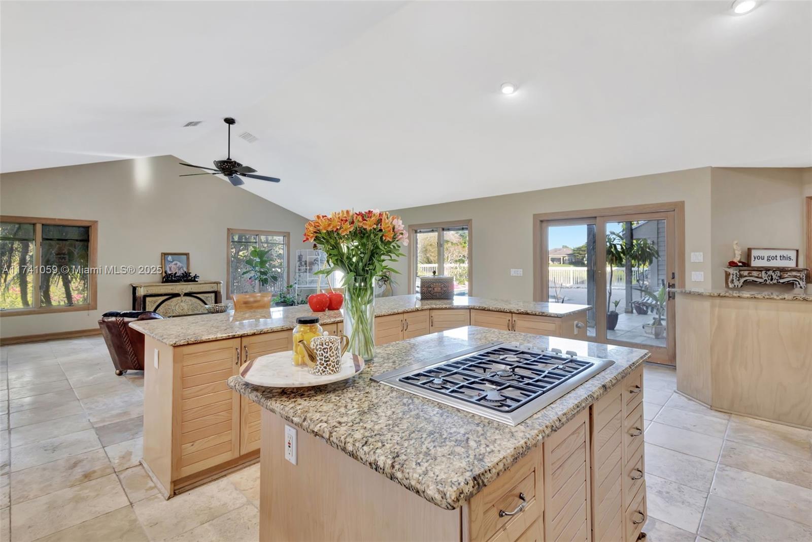 2400 NW Lakeridge Dr