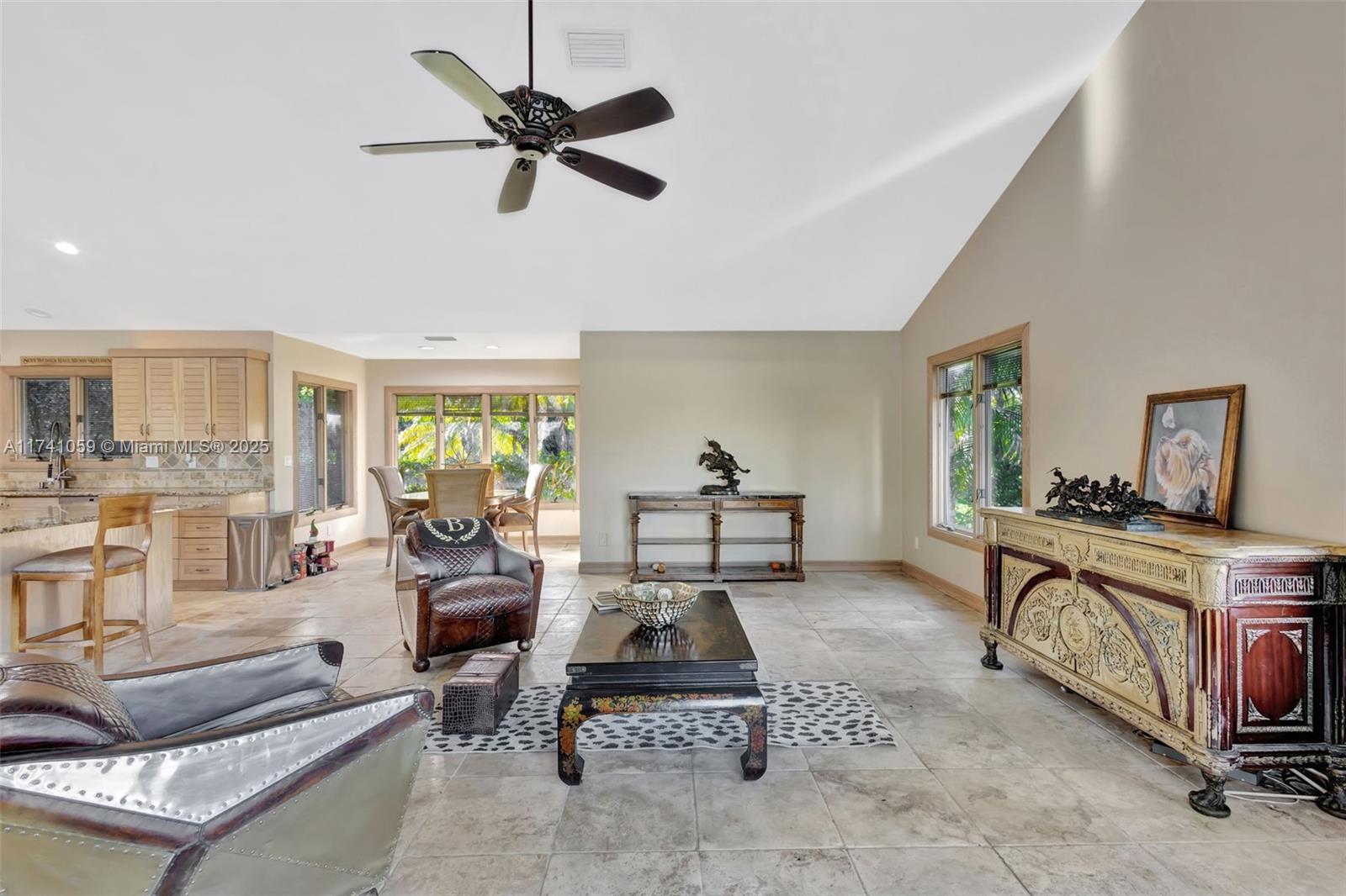 2400 NW Lakeridge Dr