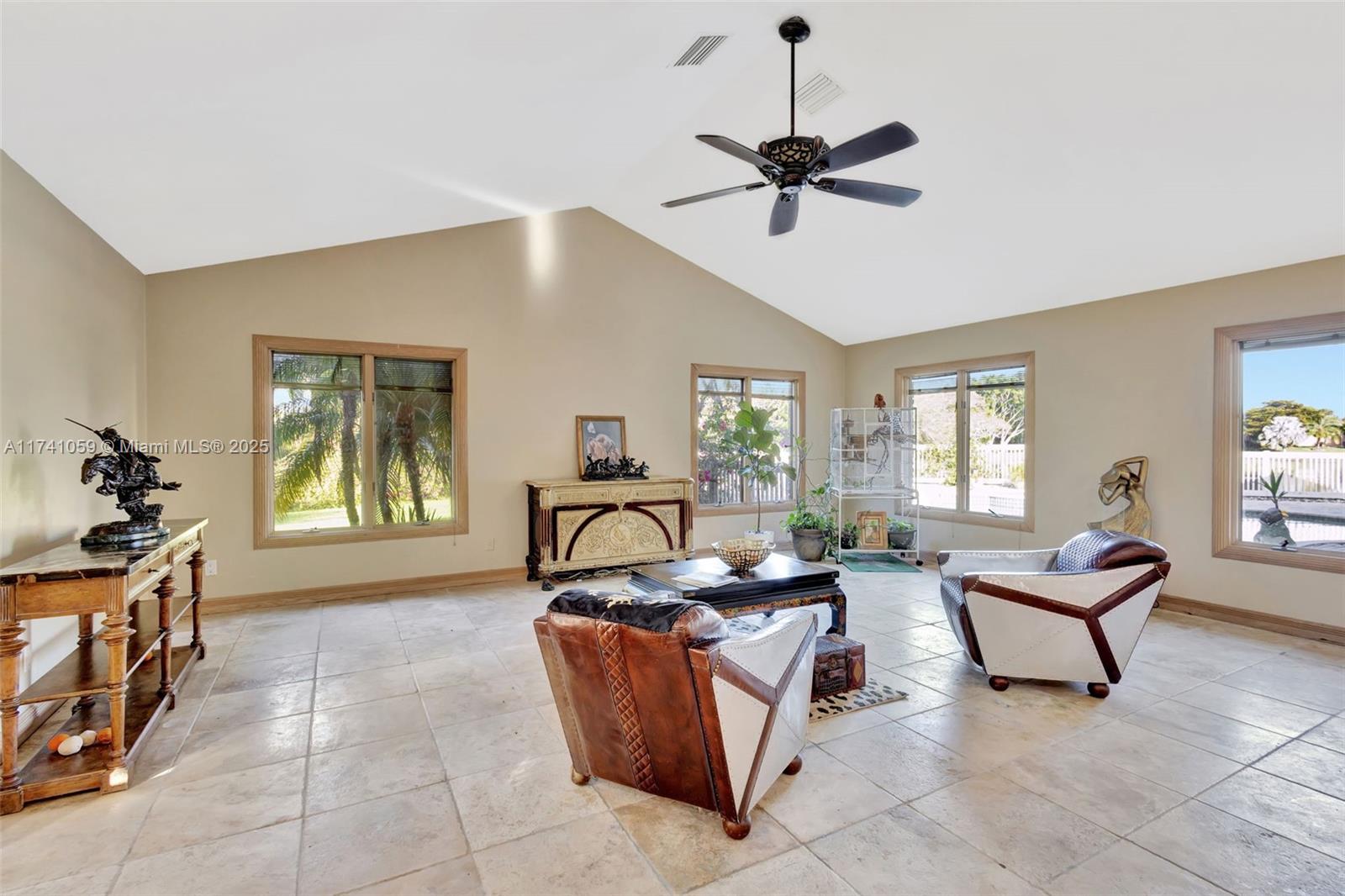 2400 NW Lakeridge Dr