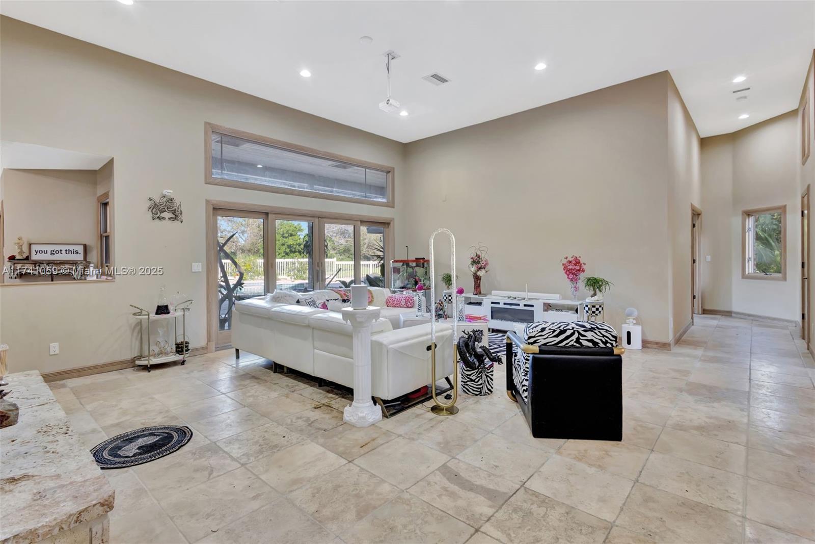 2400 NW Lakeridge Dr