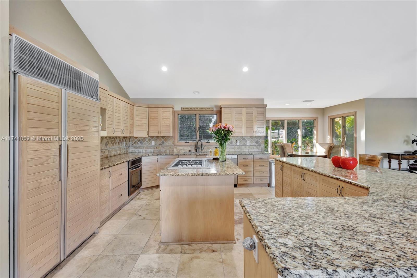 2400 NW Lakeridge Dr