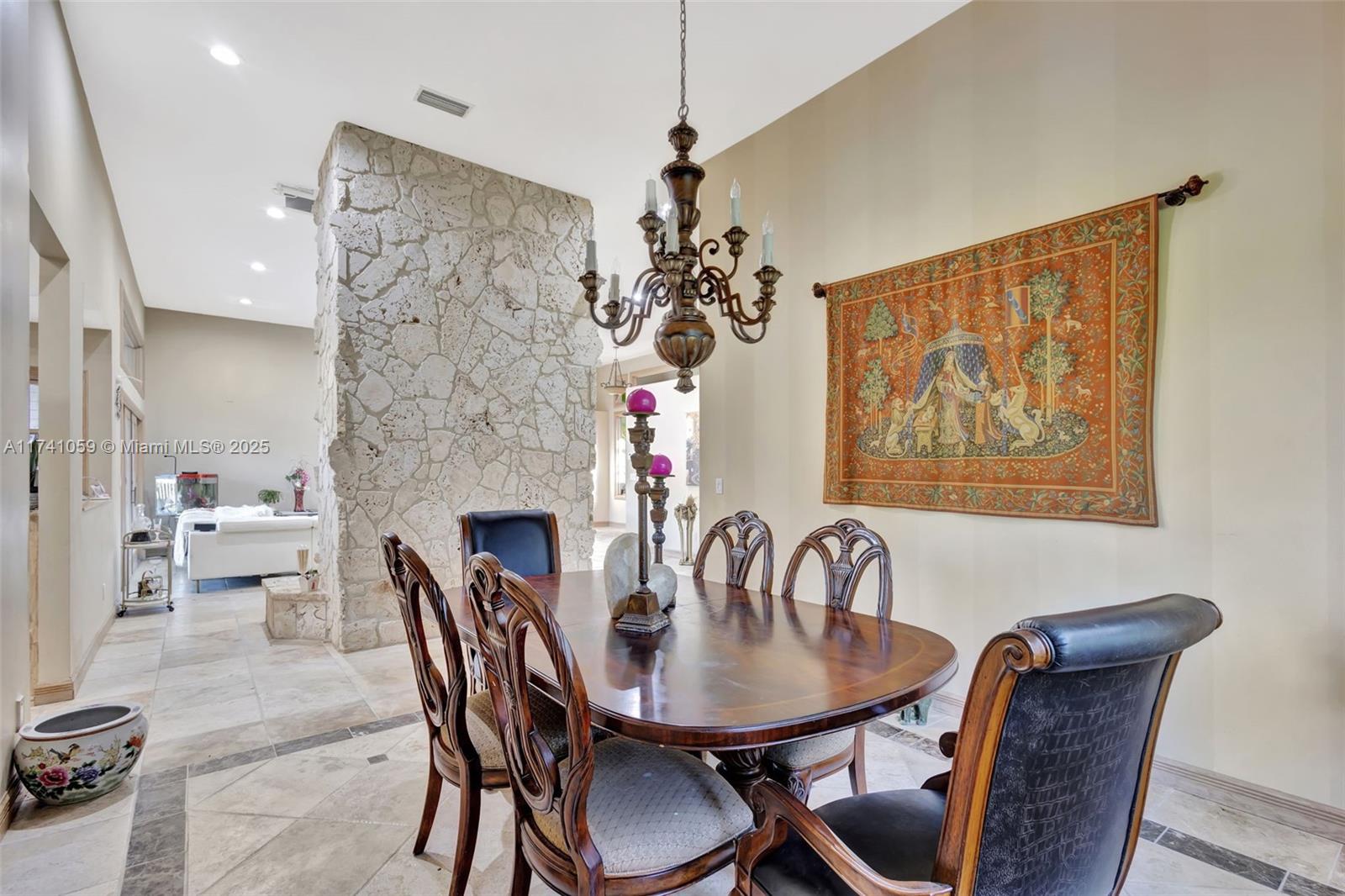 2400 NW Lakeridge Dr