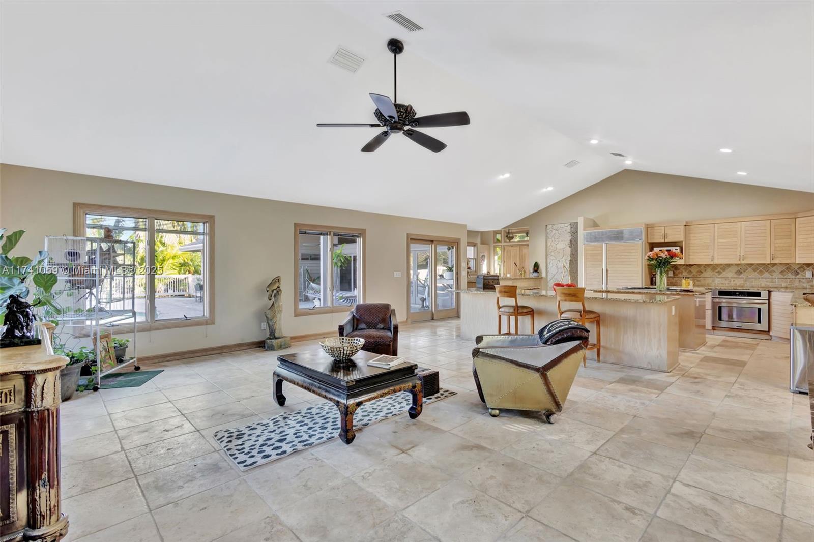 2400 NW Lakeridge Dr