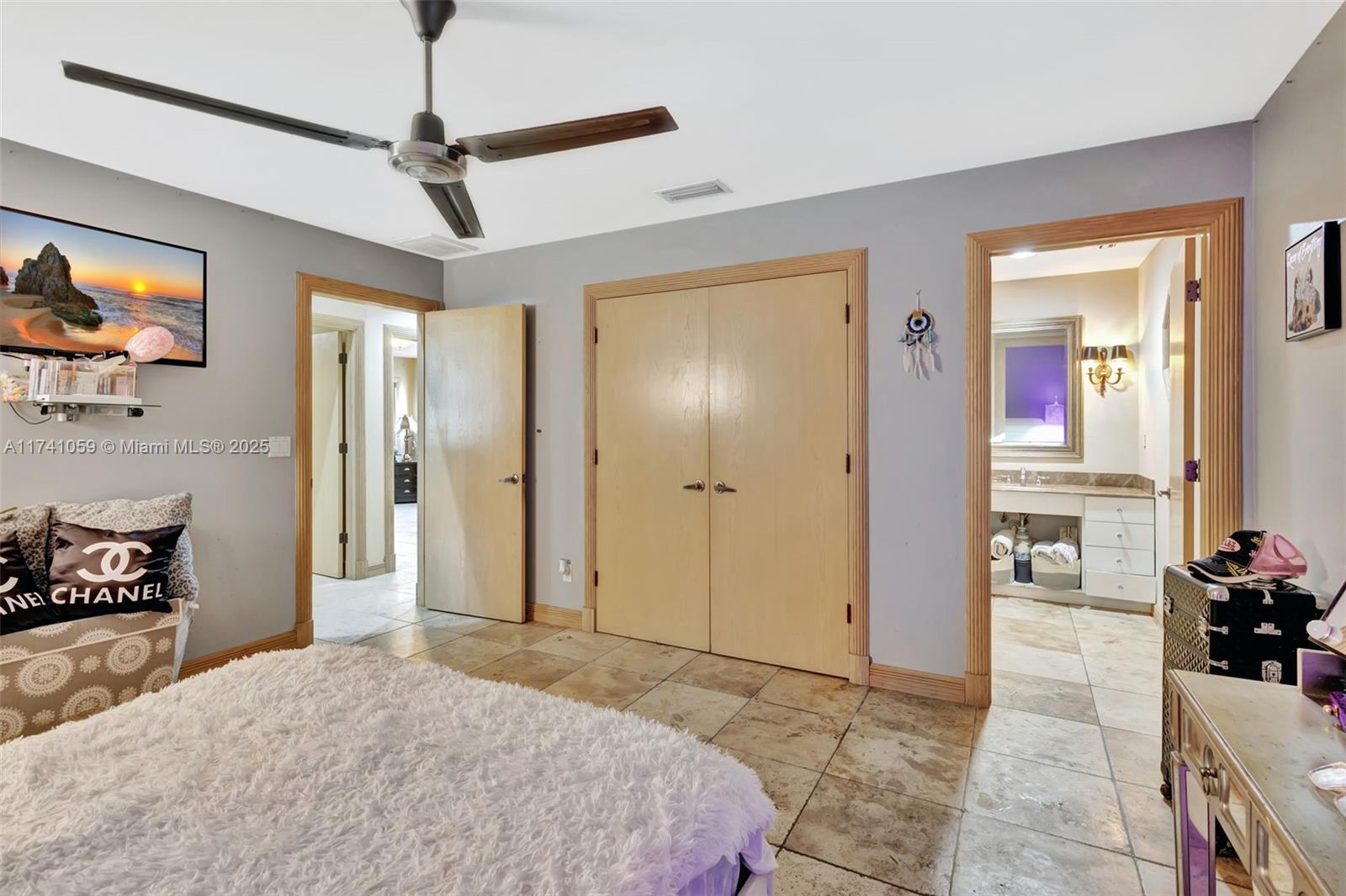 2400 NW Lakeridge Dr
