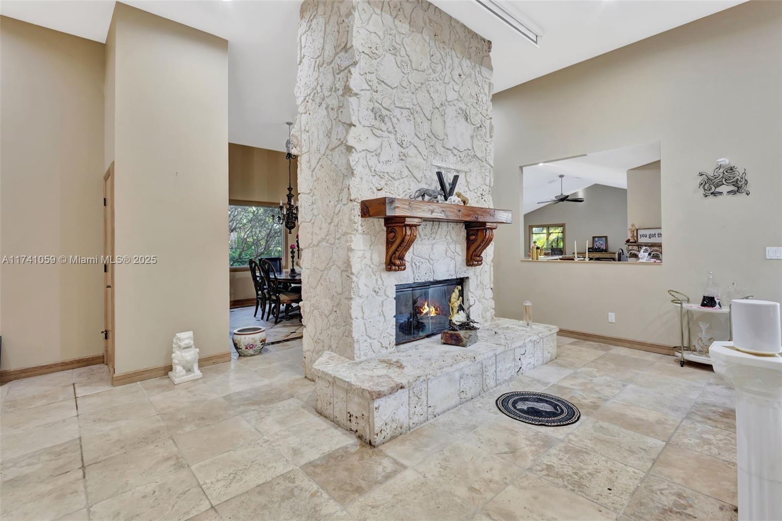 2400 NW Lakeridge Dr