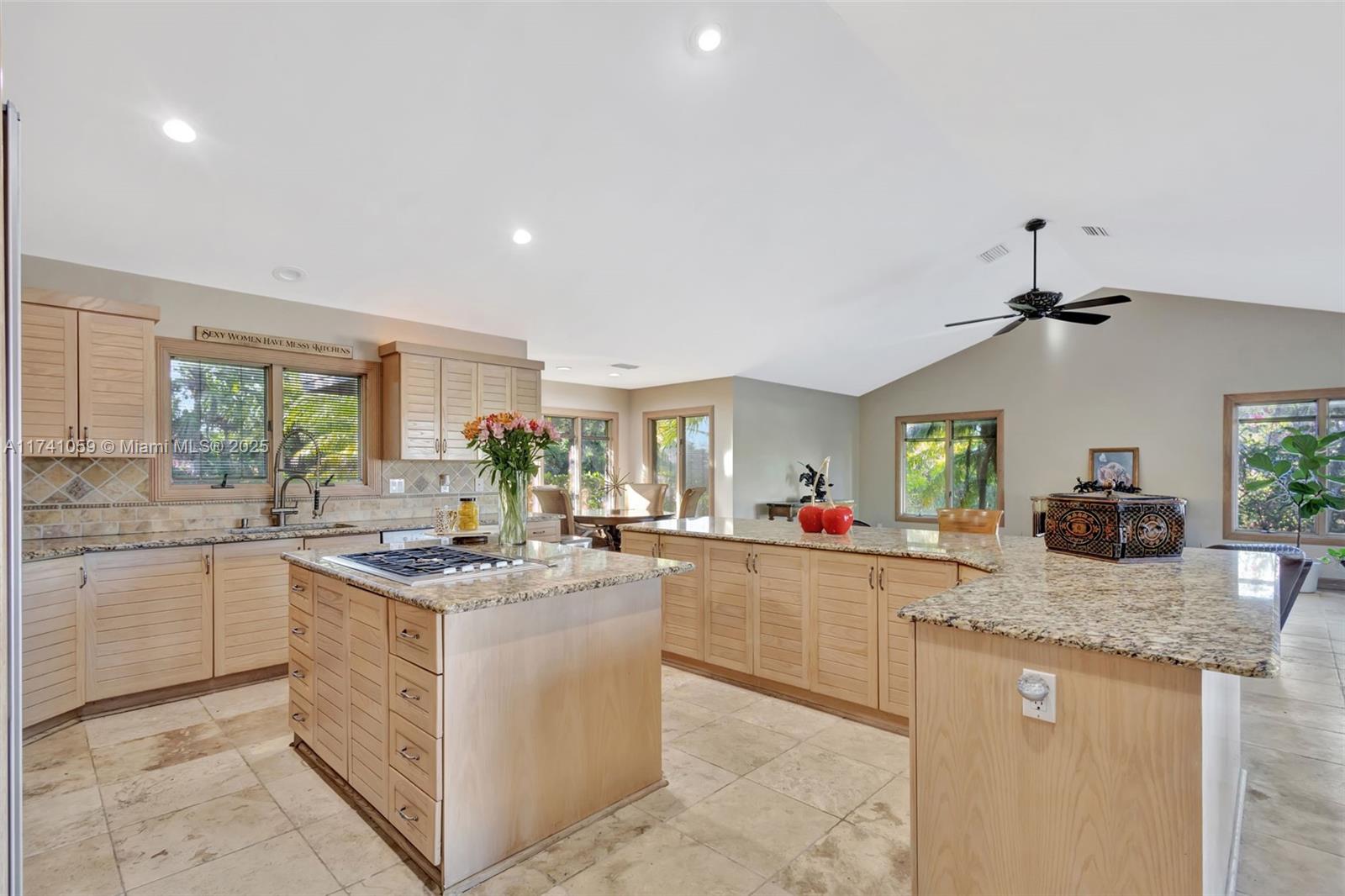 2400 NW Lakeridge Dr