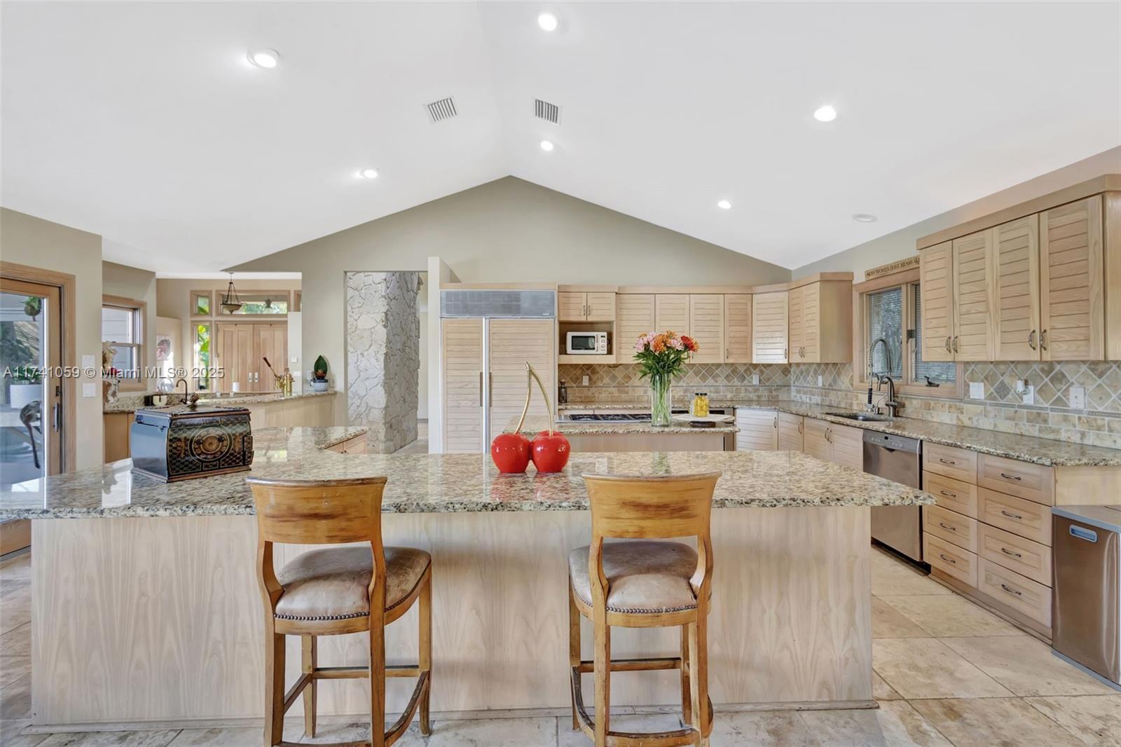 2400 NW Lakeridge Dr