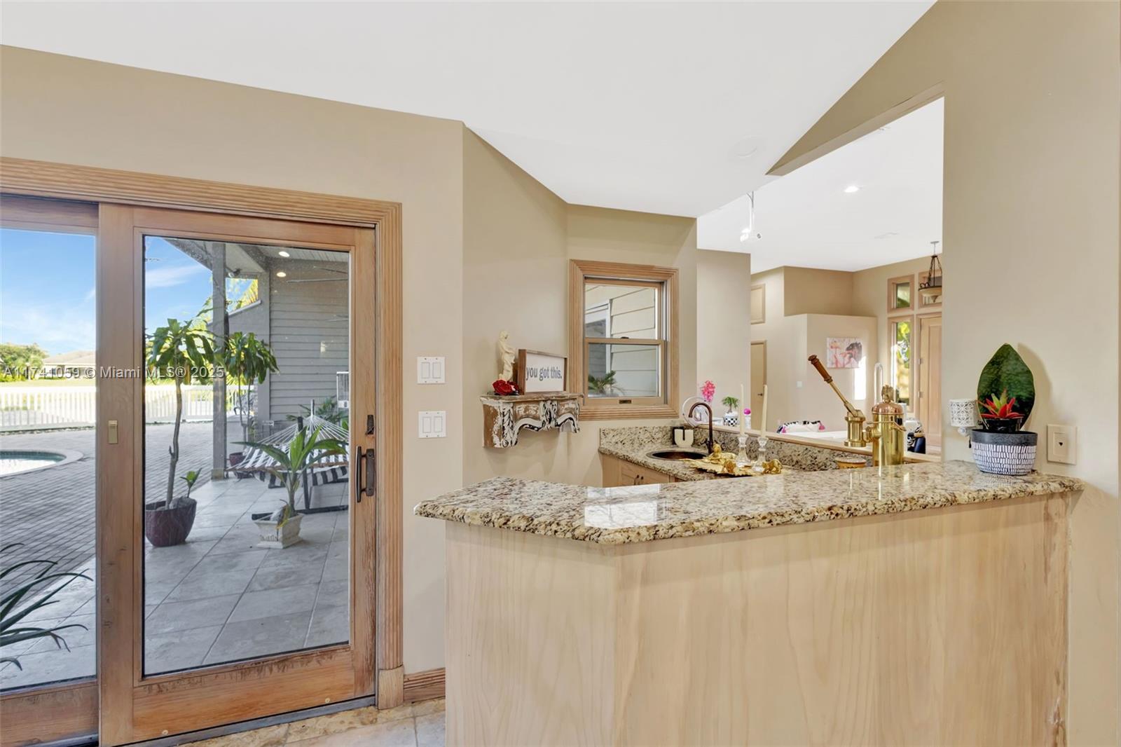 2400 NW Lakeridge Dr