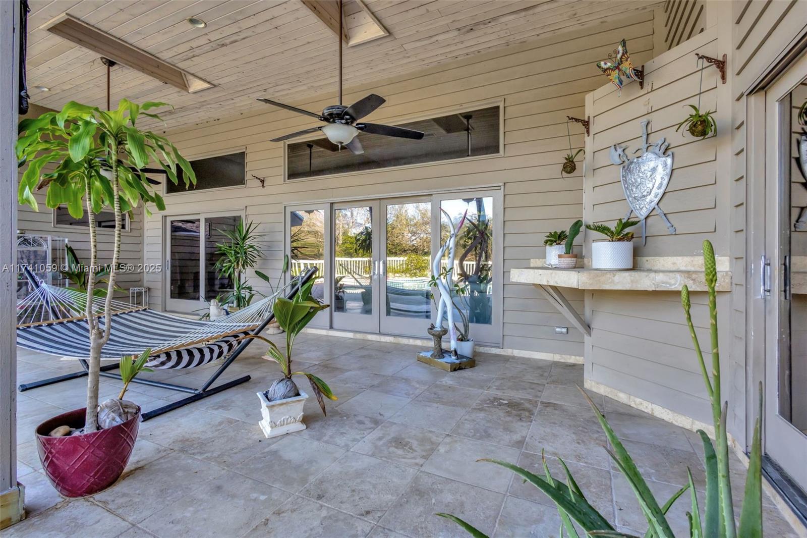 2400 NW Lakeridge Dr
