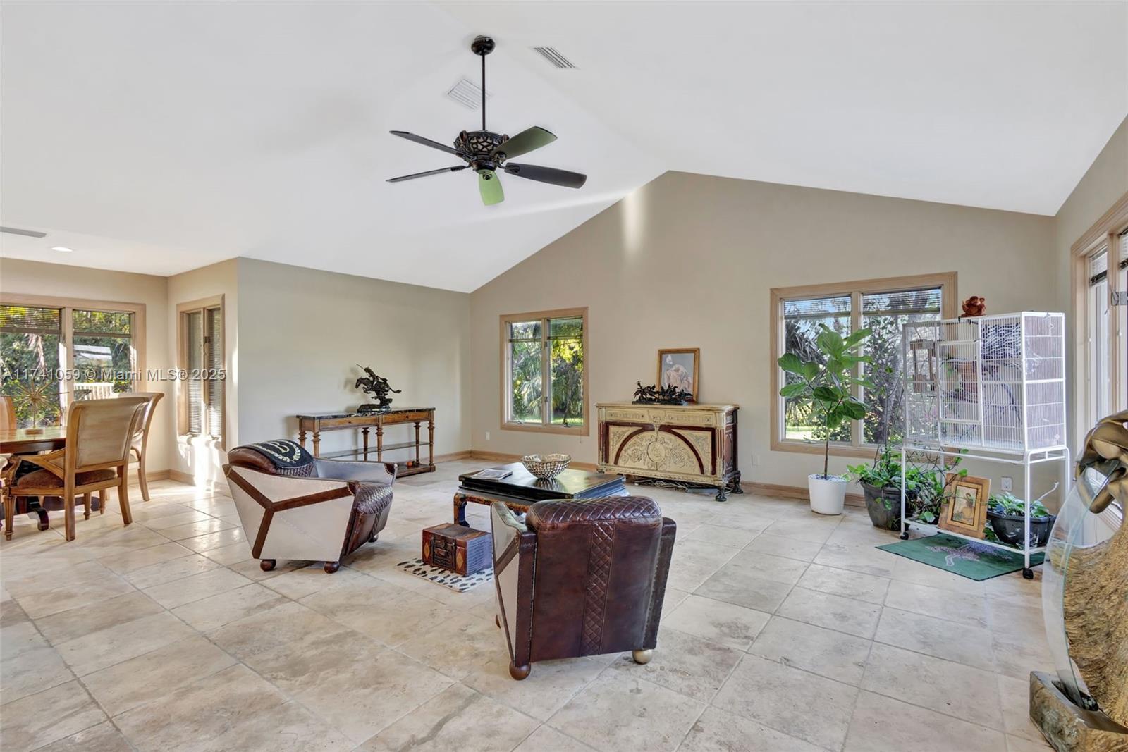2400 NW Lakeridge Dr