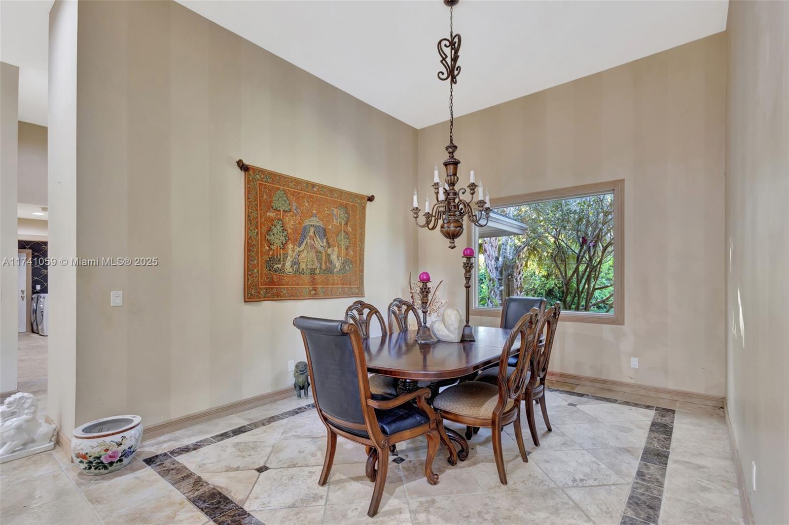 2400 NW Lakeridge Dr