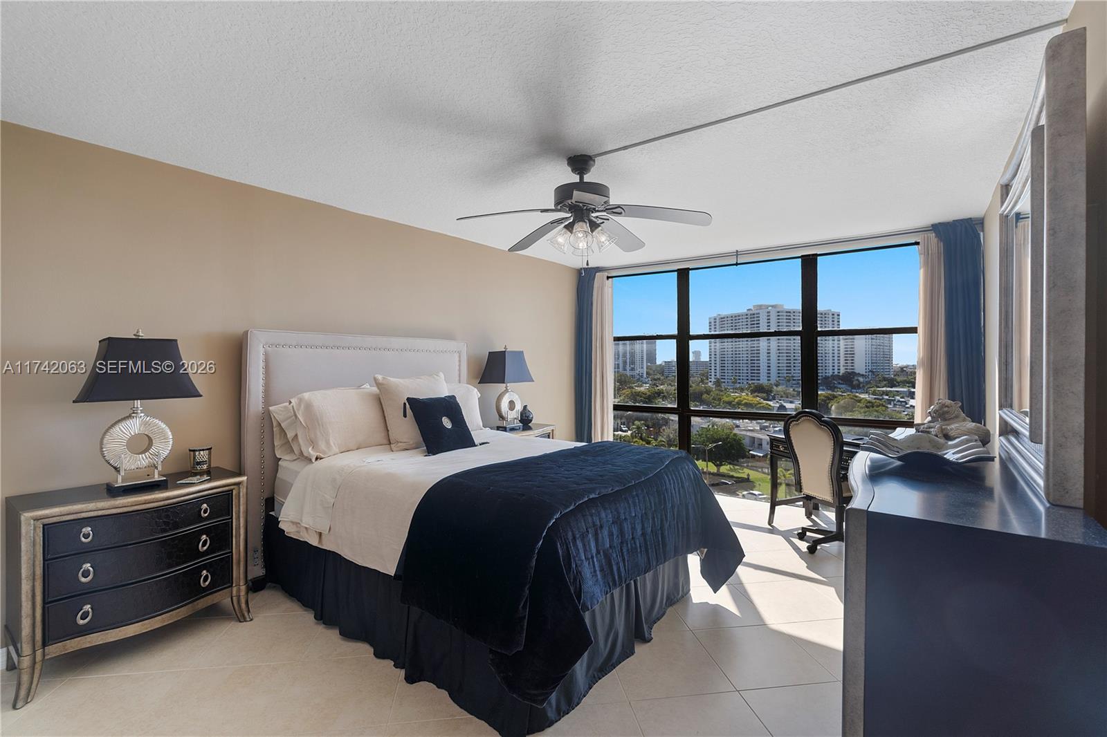 800 Parkview Dr # 909