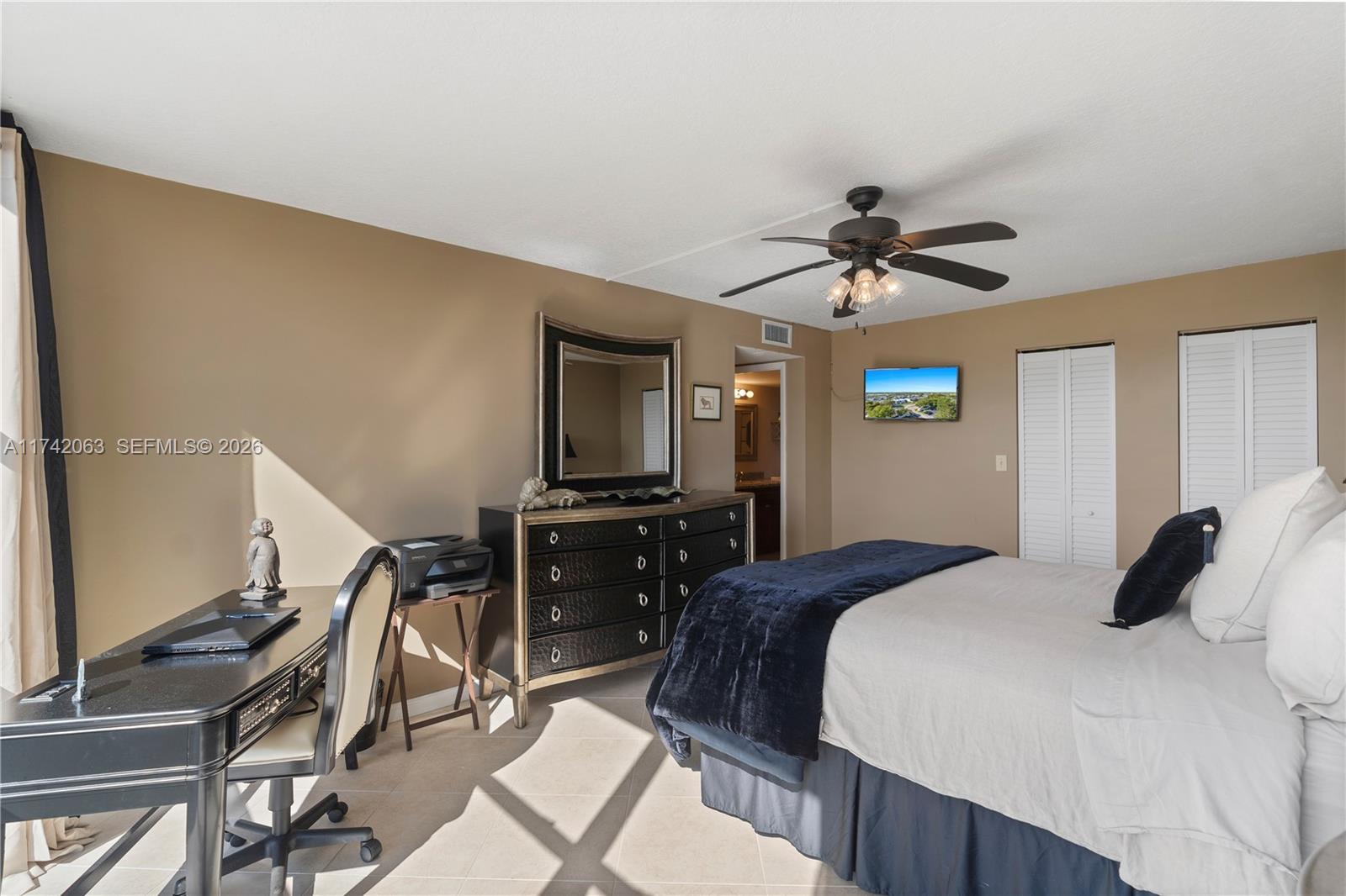 800 Parkview Dr # 909