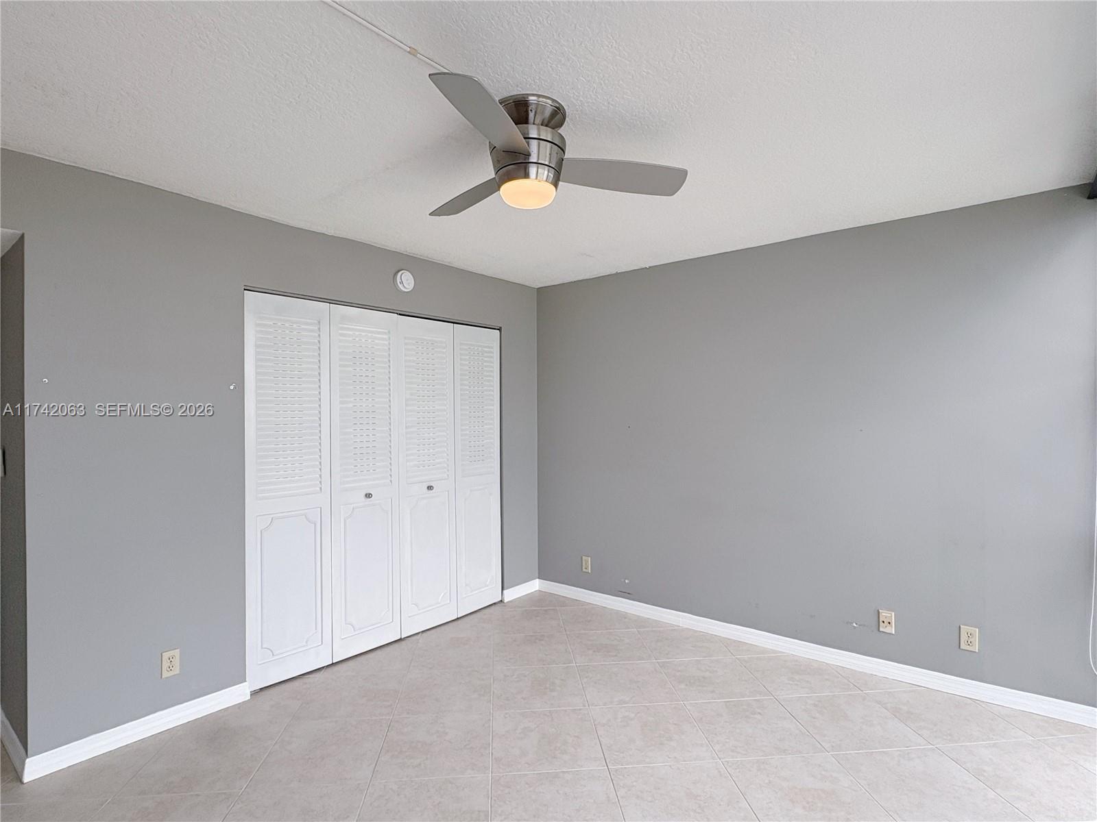 800 Parkview Dr # 909