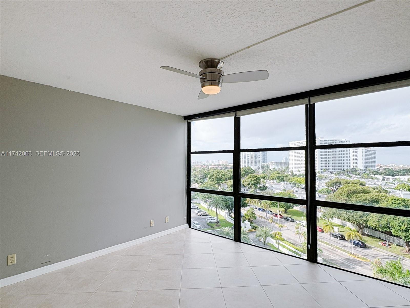 800 Parkview Dr # 909