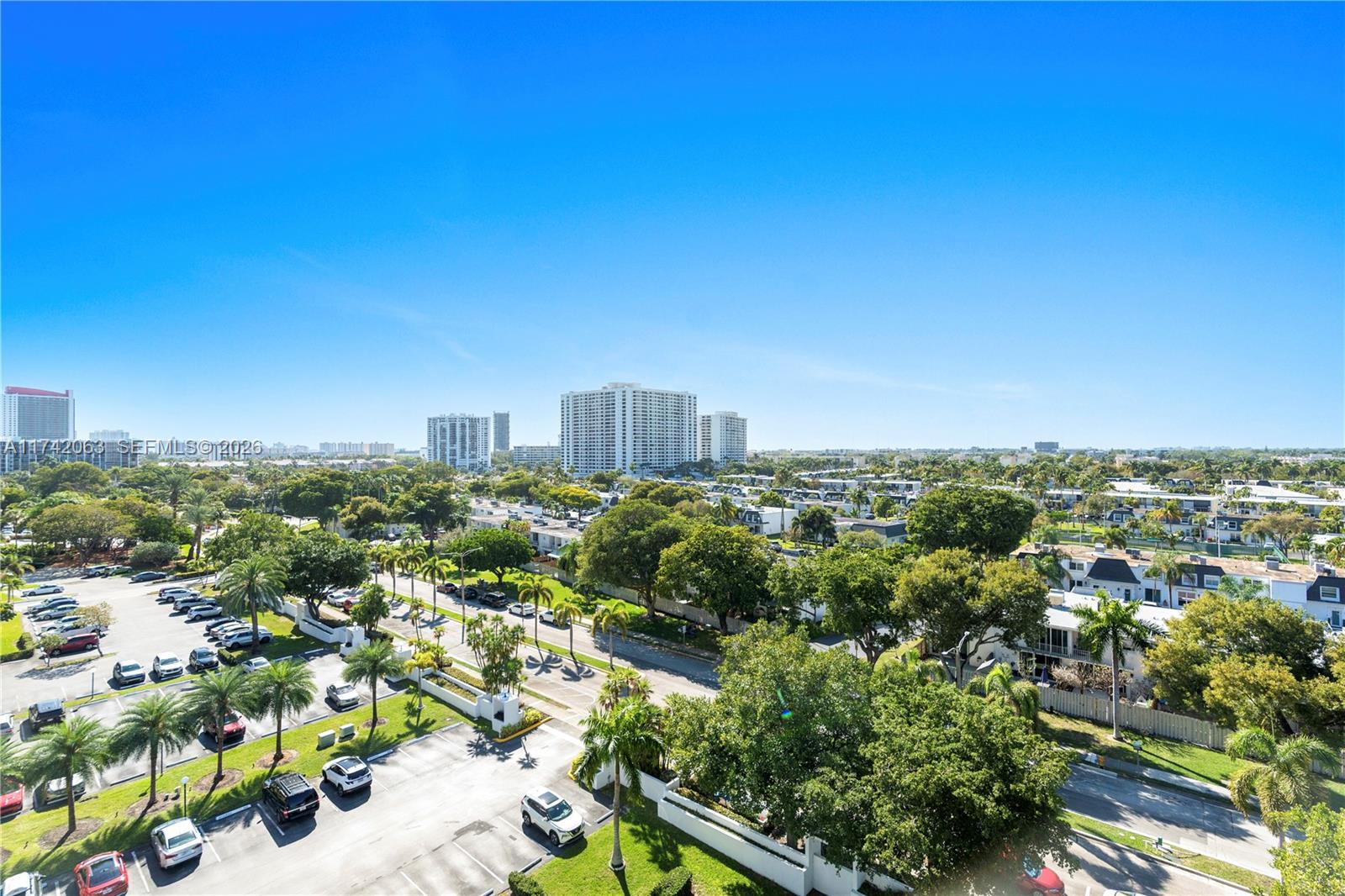 800 Parkview Dr # 909