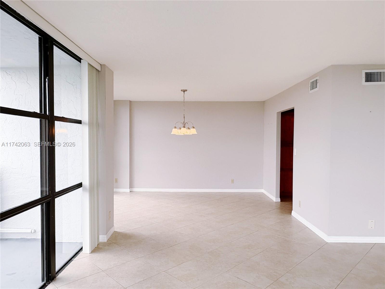 800 Parkview Dr # 909